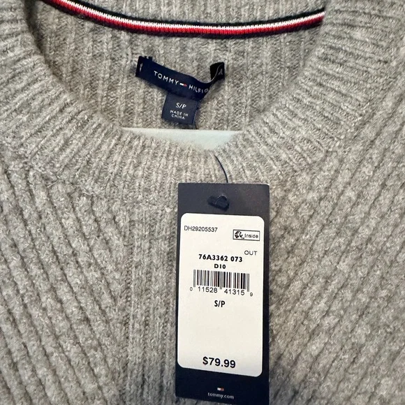 NWT! Tommy Hilfiger Sweater - Picture 2 of 3
